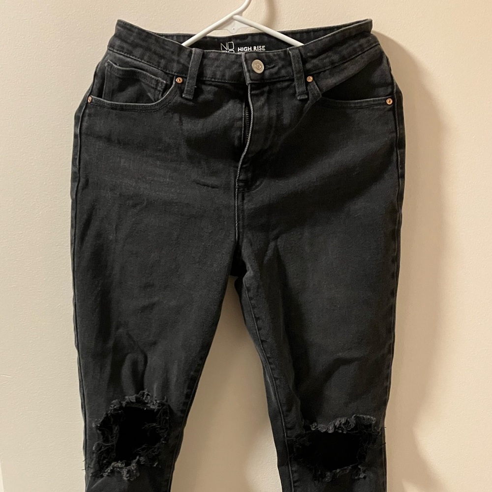 Cute and Comfy Black Ripped Knee Jeans 👟🛹